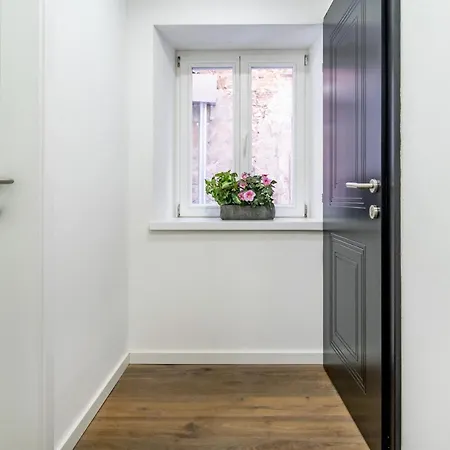 Feel Like An Emperor 아파트 *