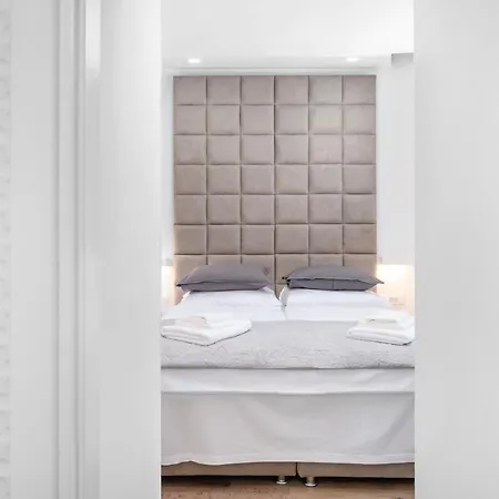 아파트 Feel Like An Emperor