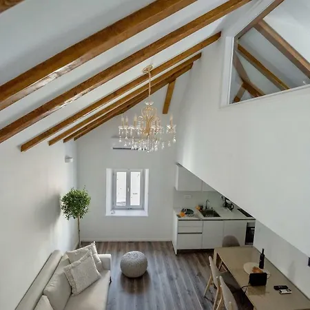 Feel Like An Emperor *