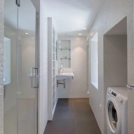 아파트 Feel Like An Emperor 스플리트