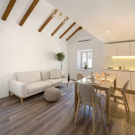 Feel Like An Emperor 아파트