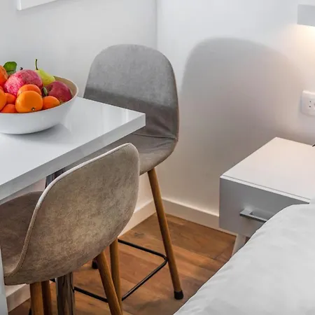 Feel Like An Emperor Apartment Split