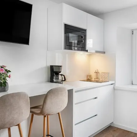 Feel Like An Emperor Apartment Split