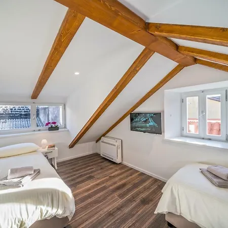 Feel Like An Emperor * Split