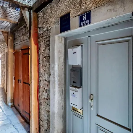 Feel Like An Emperor * Спліт