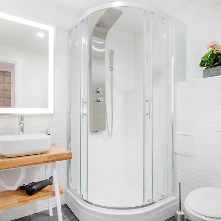 Feel Like An Emperor Апартаменти *