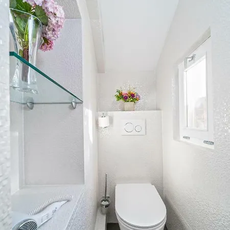 Feel Like An Emperor