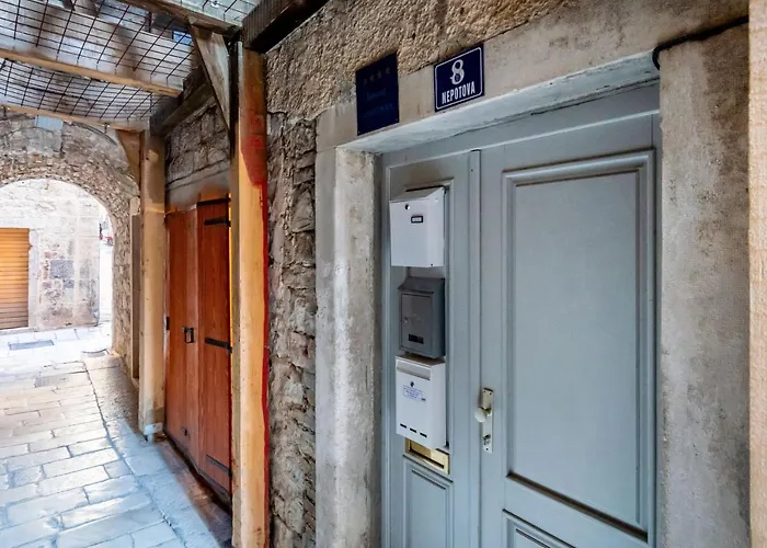 Feel Like An Emperor * Spalato