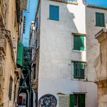 Feel Like An Emperor Appartement *