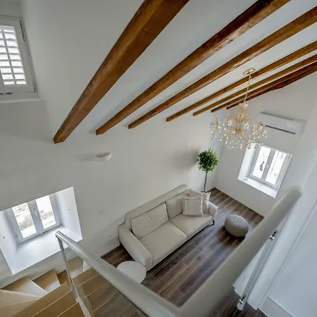 Feel Like An Emperor *