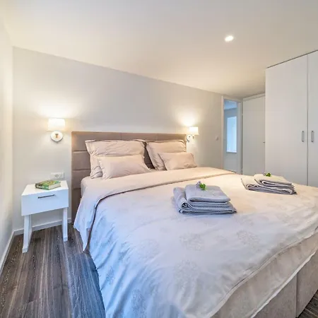 Feel Like An Emperor *